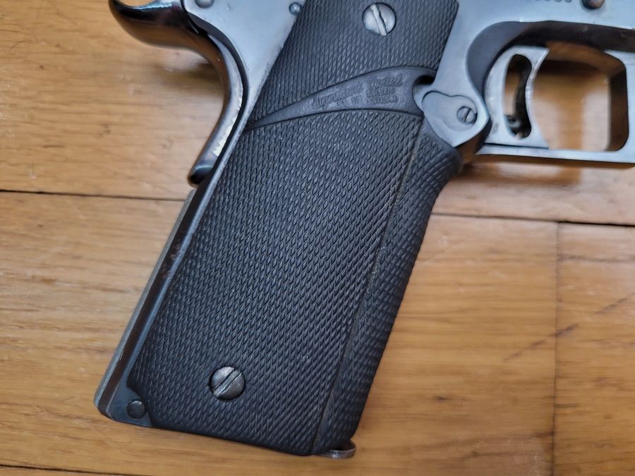 Rara Colt Commander 45 ACP – magnifica finitura Dual Tone Blue originale – serie MK IV 70 – fabbricata intorno al 1982 – impugnature Pachmayr – canna da 4 ¼ pollici – guardia del grilletto quadrata – grilletto regolabile – qualità Colt al massimo – TBE++, immagine 18 di 18