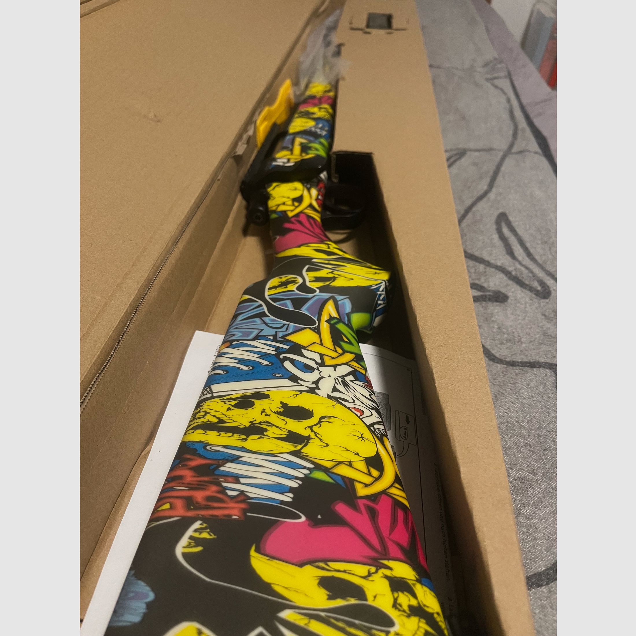 Double Bell VSR-10 Bolt Action Snipergewehr Springer 6mm BB schwarz - Jokers Graffiti Edition (DEFEKT)