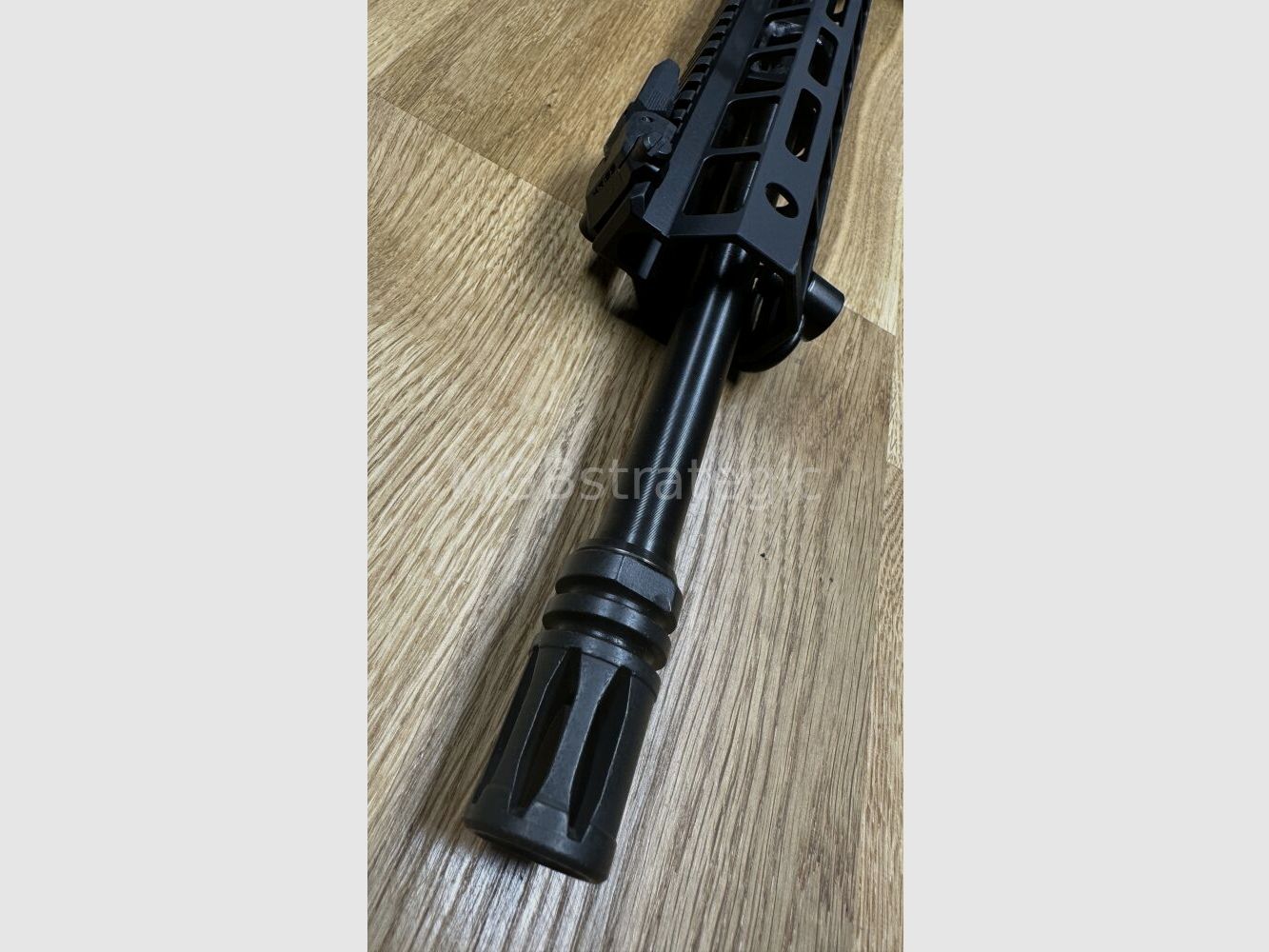 Windham Weaponry R16 Superlight - 2,64 kg - halbautom. Büchse .223Rem Gewicht ungeladen nur ca. 2,64 kg - SKU: R16SLSFSM - 16″ Superlight with Melonite QPQ Finish and A2 Flash Suppressor - 13" Windham M-Lok Handschutz System AR-15 AR15