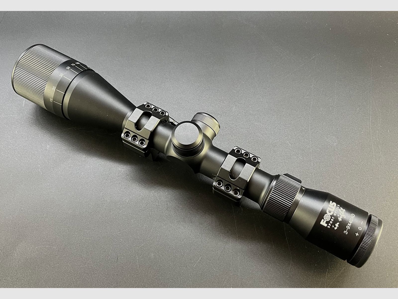 Aussteller FOCUS In Sight 3-9x40 AO #4 mit Ringmontage 114249