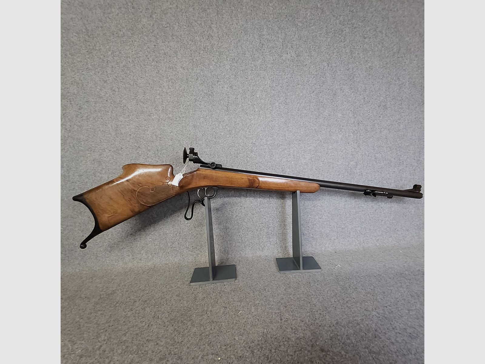 BEZ TRADYCYJNYCH ZASTAWKÓW POKOJOWYCH