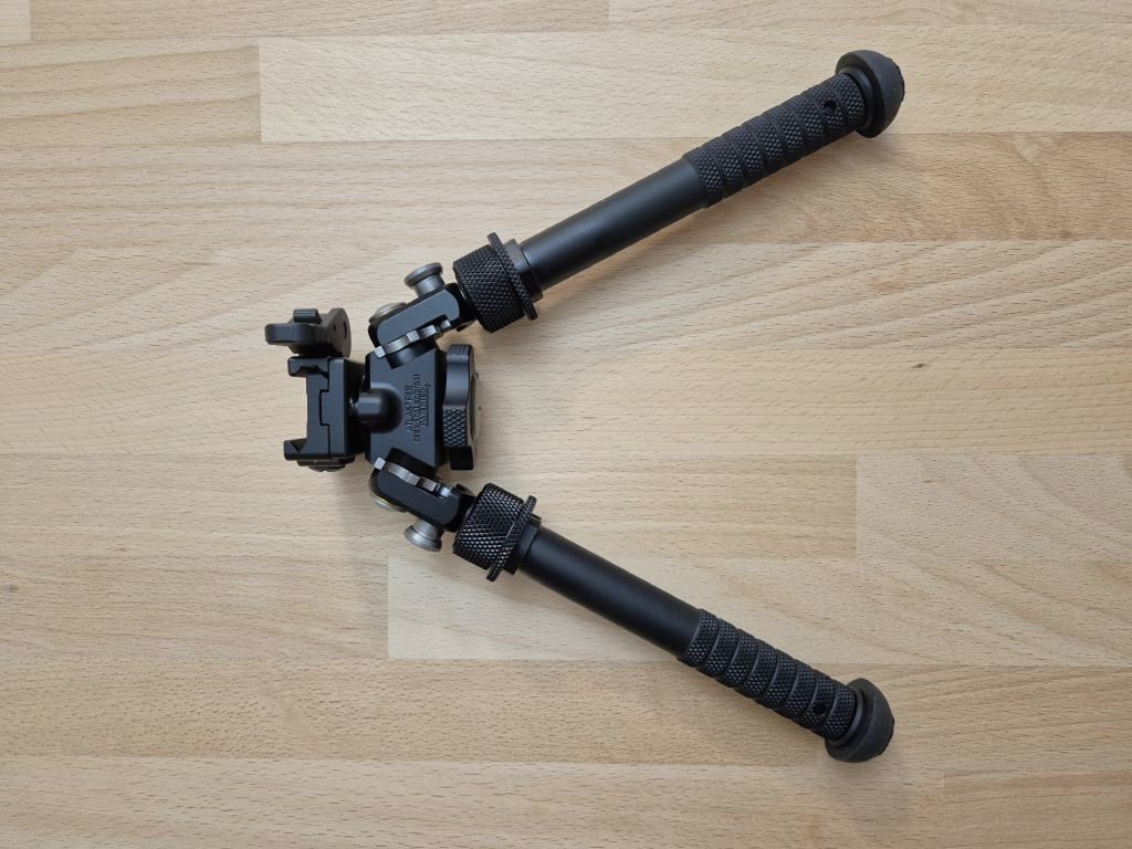 Bipod B&T Industries Atlas BT46-LW17 PSR with quick-release mount for Picatinny rails, NEW