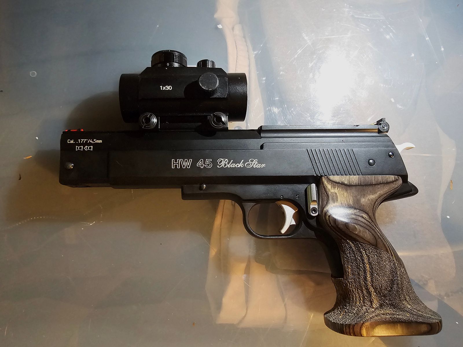 HW 45 Black Star mit laser Optik 