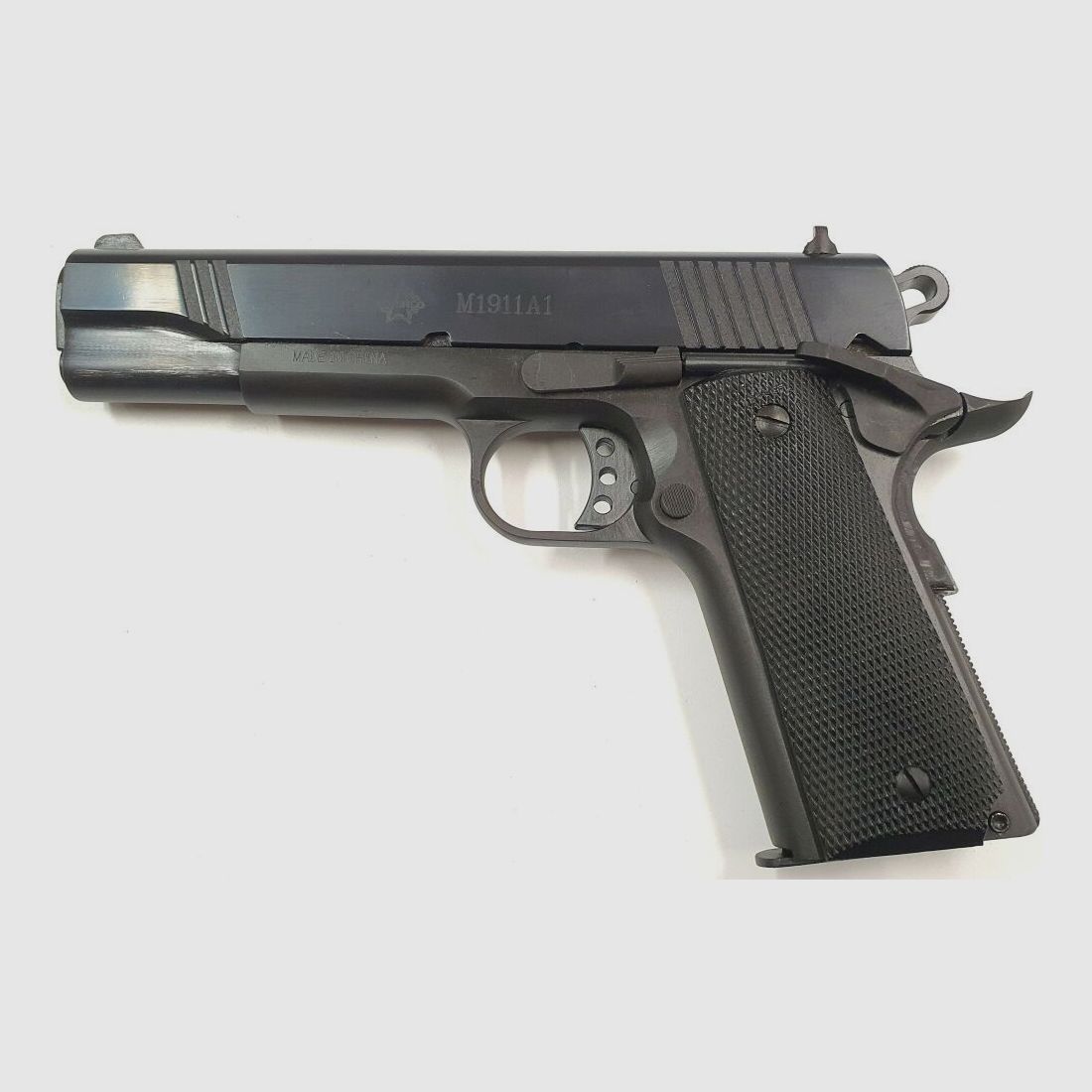 Norinco 1911A1 Standard incluso accessori, simile al Colt 1911 A1