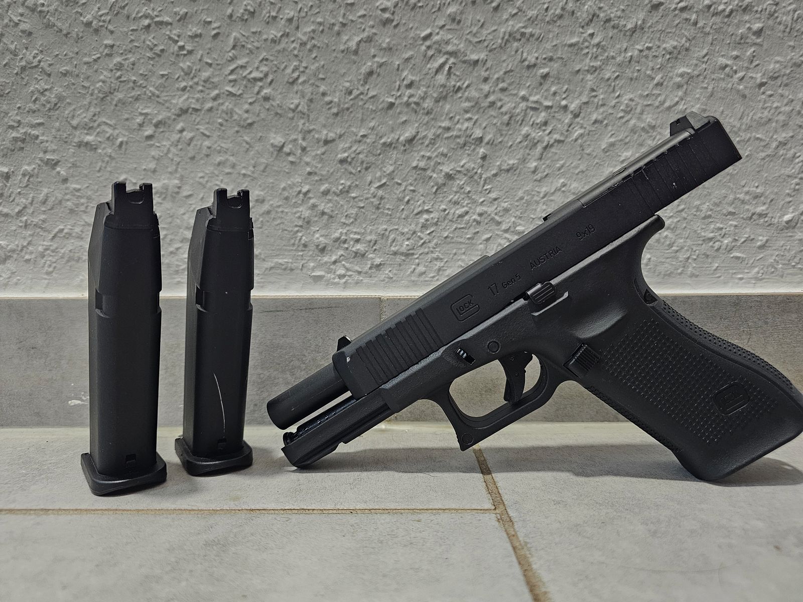 GHK Glock 17 Gen5 MOS GBB inkl Holster