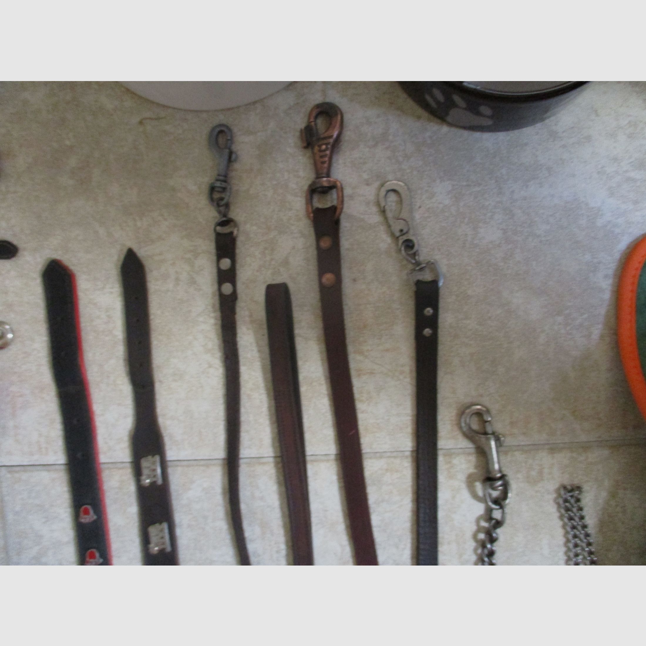 Hundezubehör, Leinen, Halsbänder, Kleidung, Näpfe...