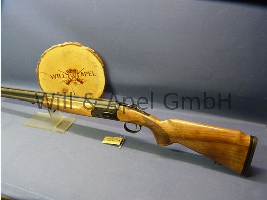 Akkar Churchill Lady Black