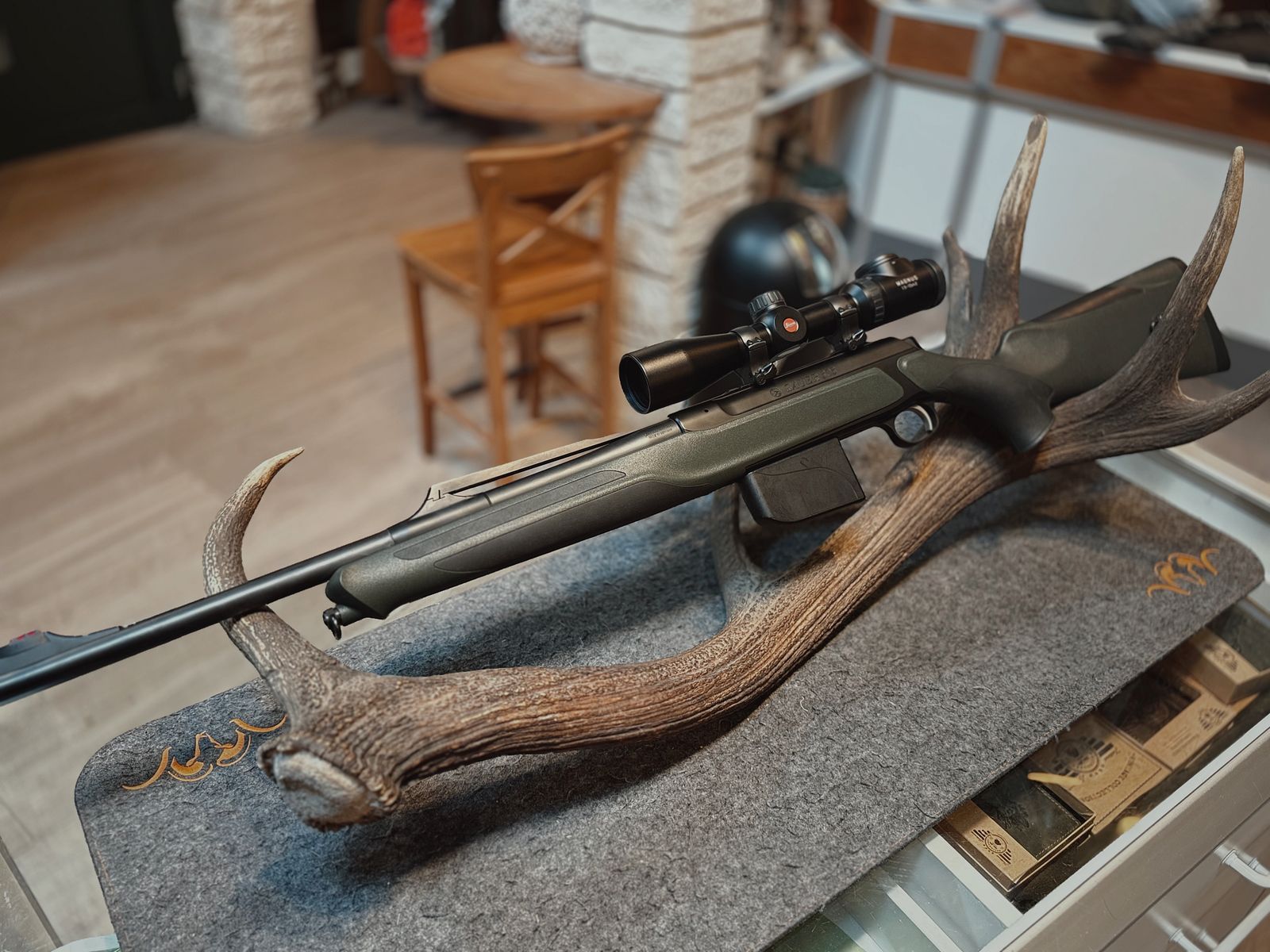 Sauer 303 Cal. .300 Win. Mag. - Leica Magnus 1,5-10x42