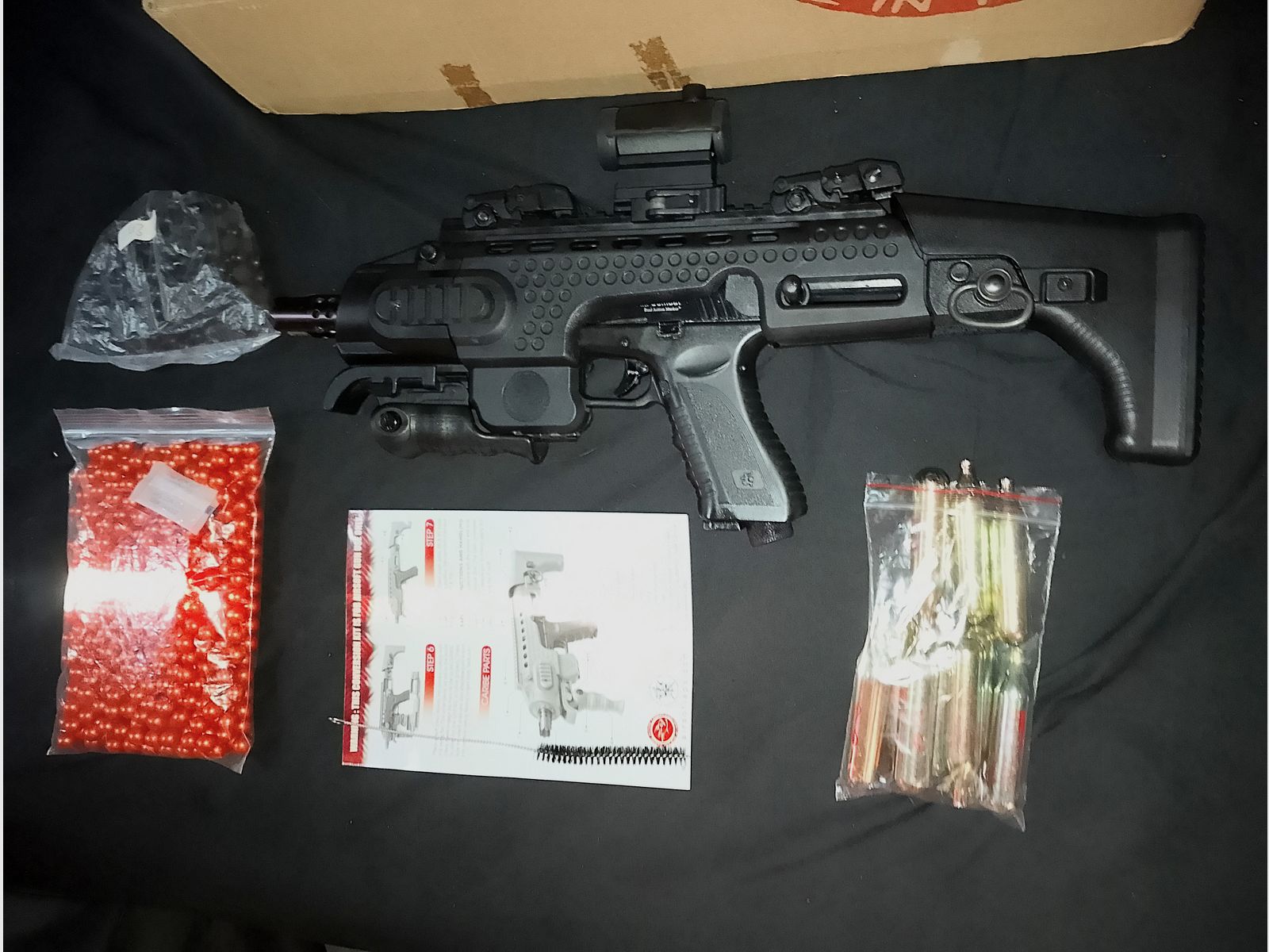 RAM Cal .43 Combat (Glock) + 4 Magazine + Aps Caribe Action Conversion Kit T1-Socom Visier und Zubehör Co2 Fastballs + Paintballs