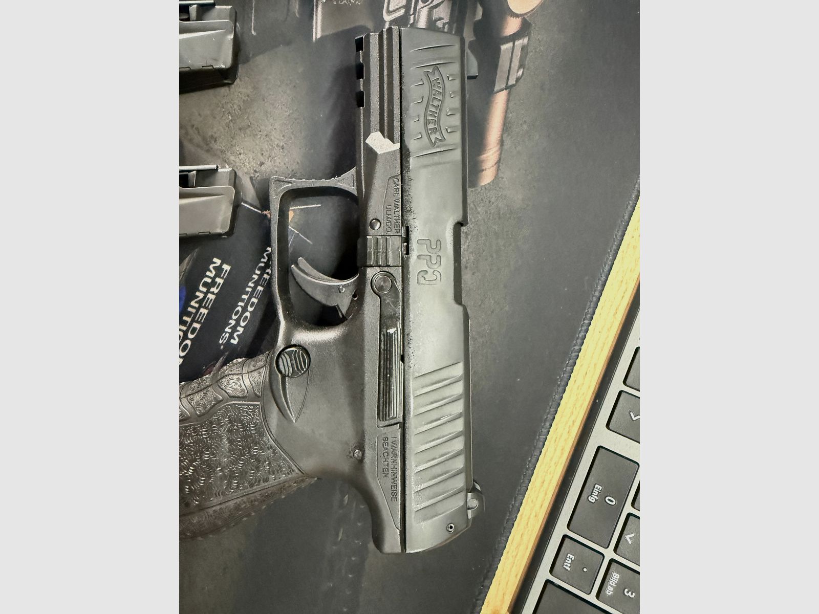 Walther PPQ mit 3 Magazinen und Originalzubehör