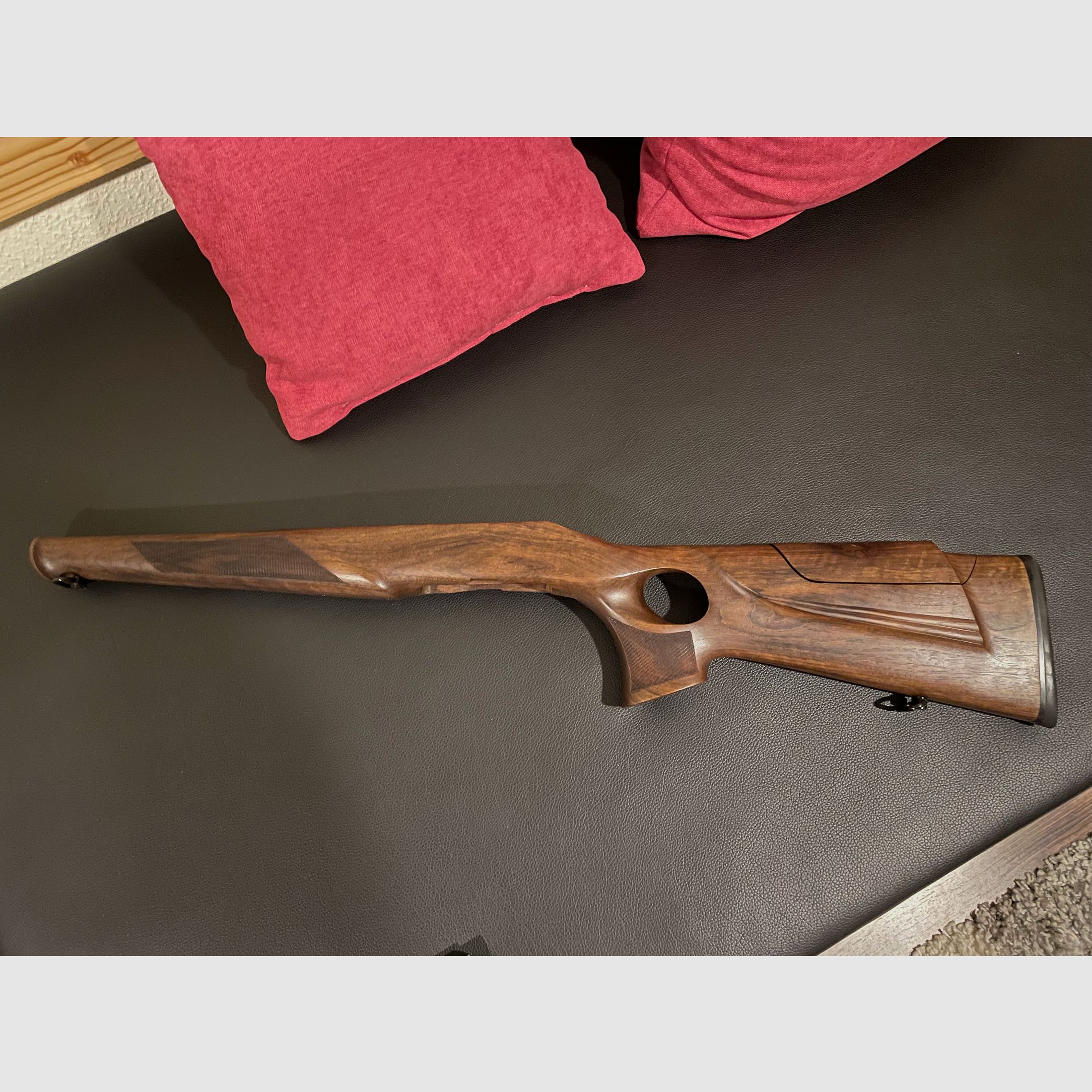 Blaser R8 Holz Lochschaft HK4 Nussbaum Handgeschäftet 