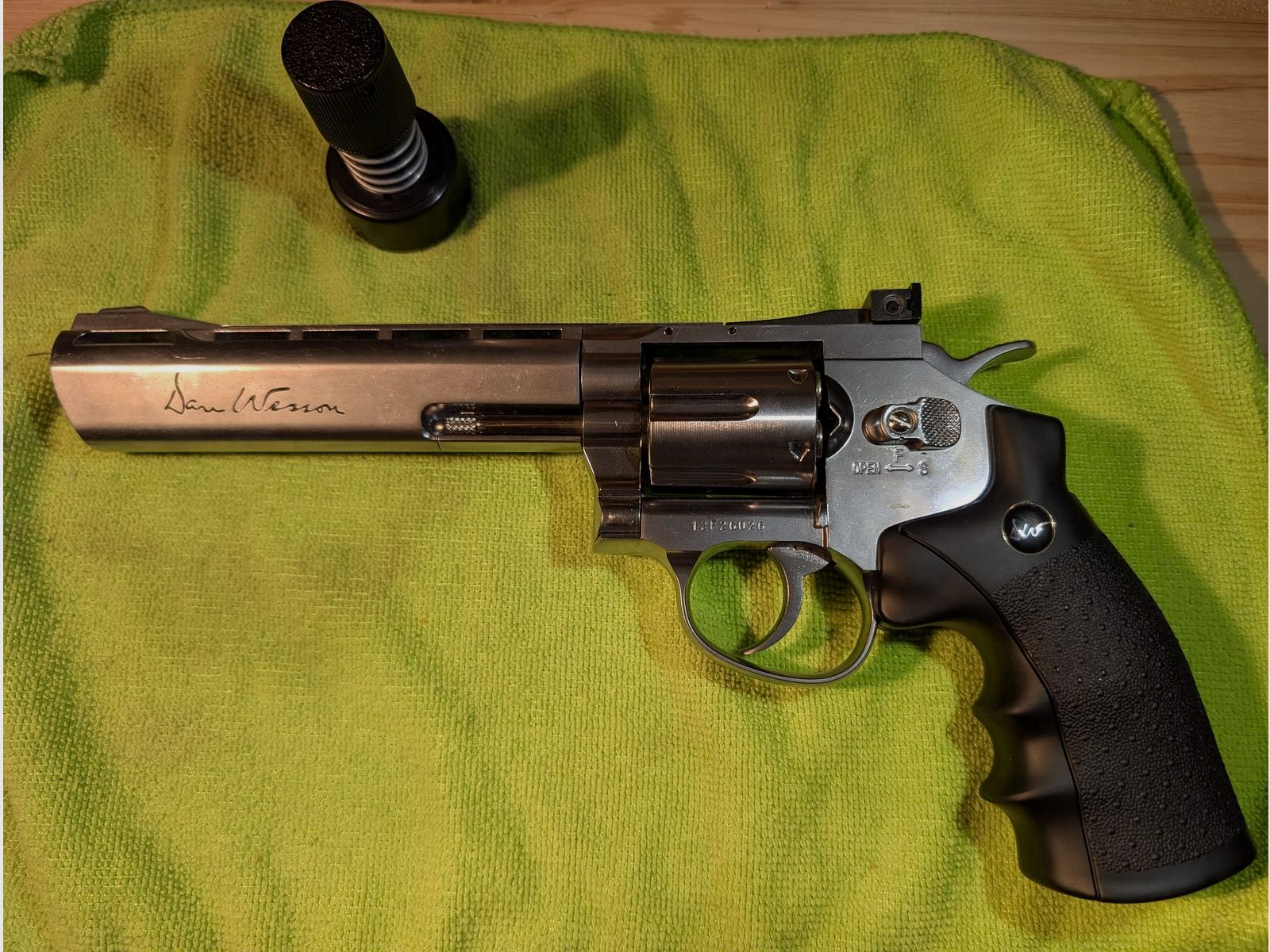 Revolver CO2 ASG Dan Wesson de 6 pulgadas 4,5 mm BB