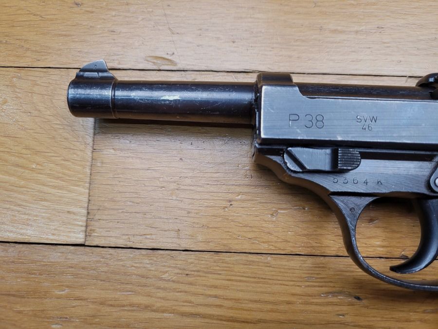 Sehr schöner Walther P38 Pistol – Seltene Mauser-Fertigung während der französischen Besatzung für Indochina – Seltenes Code SVW46 – Originalbrünierung – Mono-Seriennummer – TBE +, Bild 7 von 18