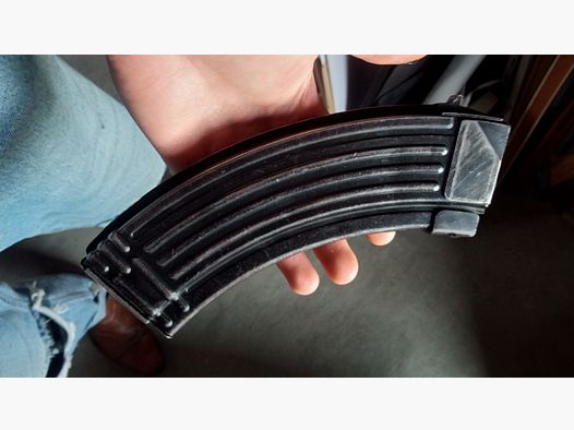 Très probablement un ancien chargeur en acier de kbkg wz. 60 / AK47 en décoration (inutilisable/désactivé) // KBK AKGN WZ.60 / s'adapte également au GSG Co2 Cybergun appelé China-Yunker