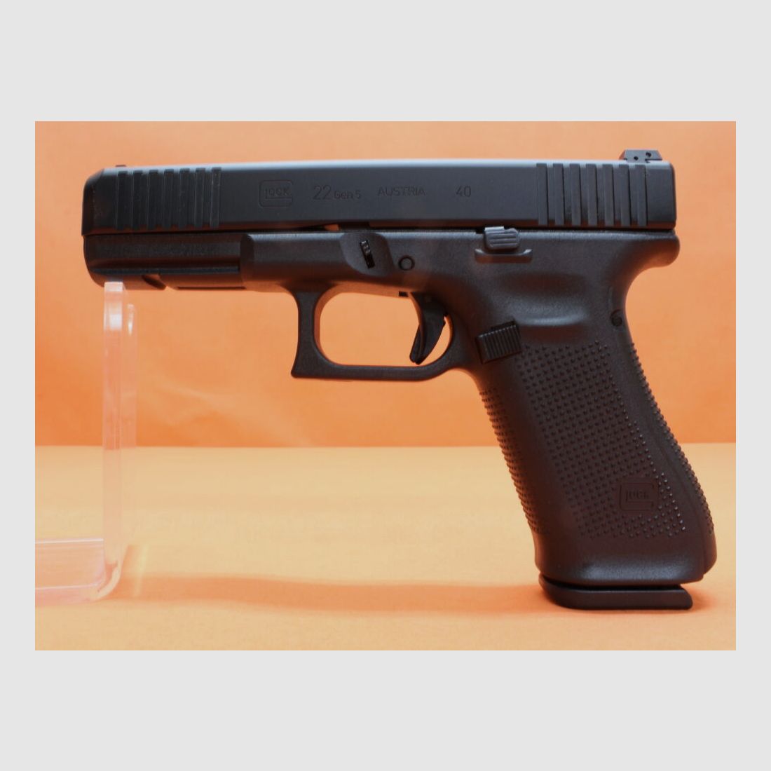 Glock Ha.Pistole .40S&W Glock 22 Gen5 114mm Lauf/ Front Serrations/ Reservemagazin