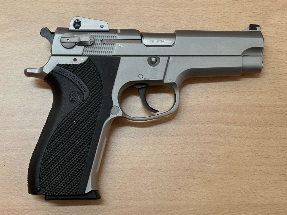 Smith & Wesson Mod. 5906