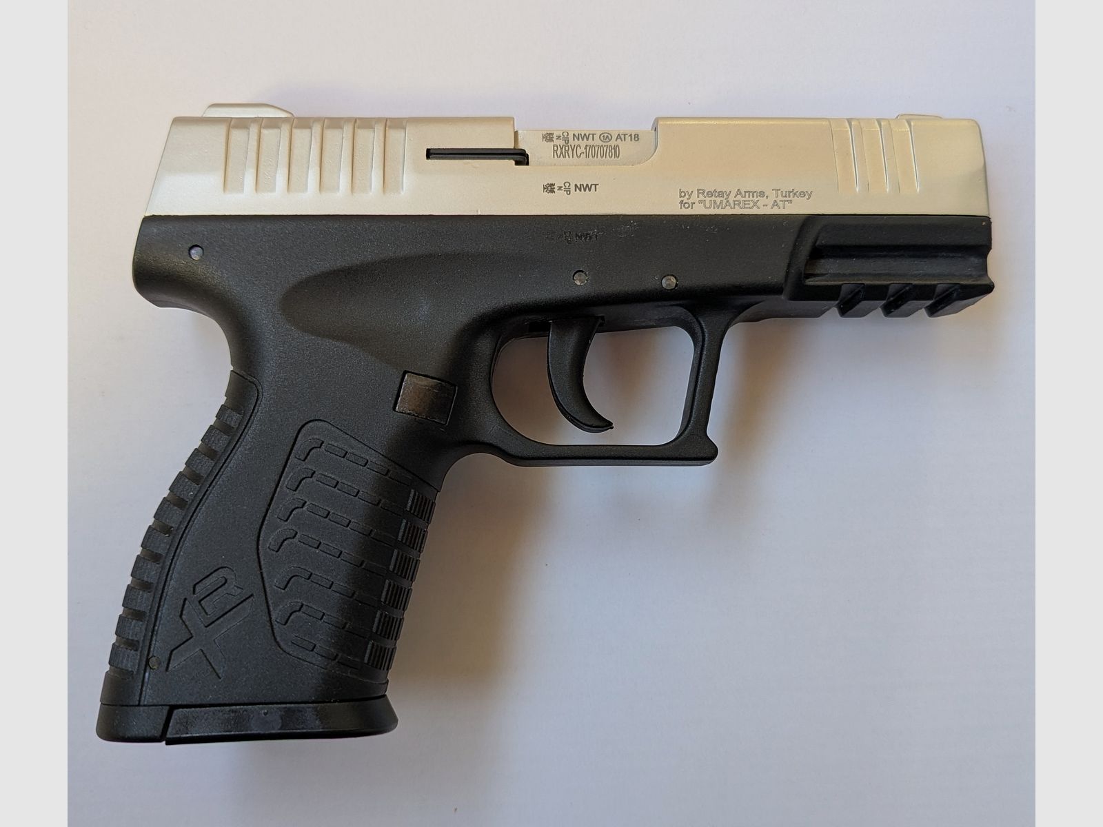 Pistola Retay XR Cal. 9 PAK, 14 +1 disparos, bicolor - Nueva y sin usar