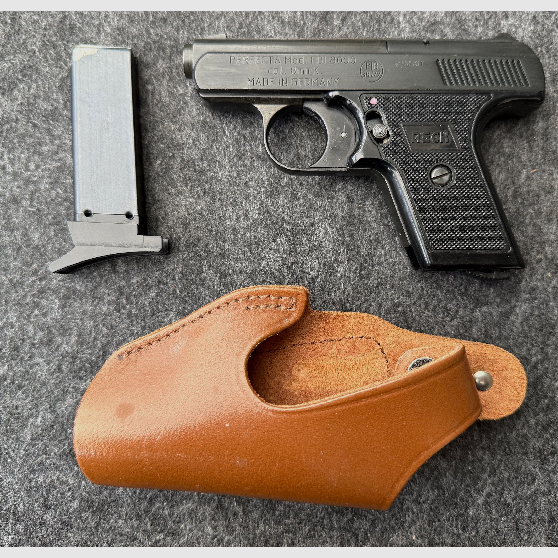 Reck Perfecta FBI 8000, PTB-Nummer 387/2 aus dem Jahr 1994 mit Original-Karton, Anleitung, Rechnung und Holster