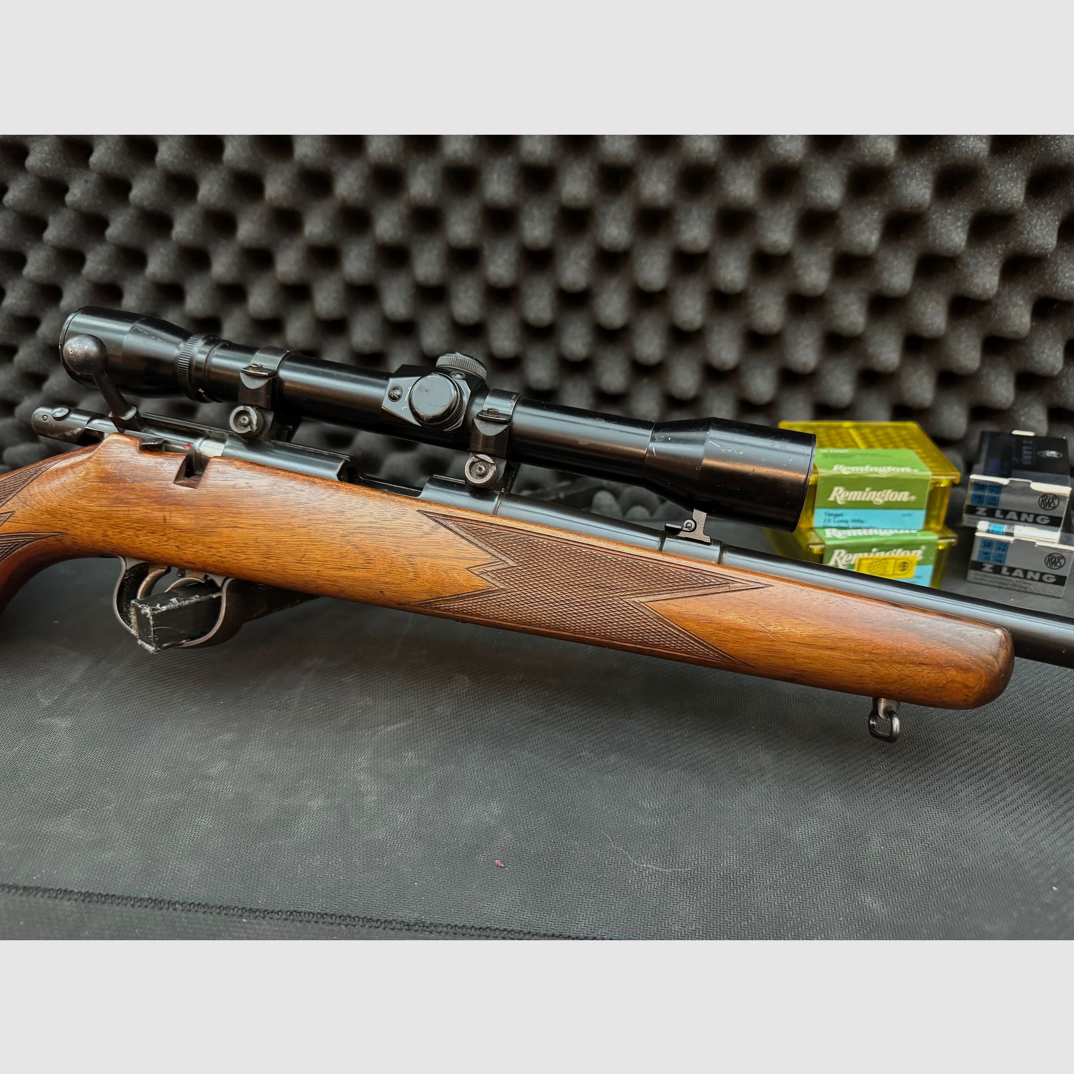 Anschütz Einzelladerbüchse .22lr mit Zielfernrohr 4x32