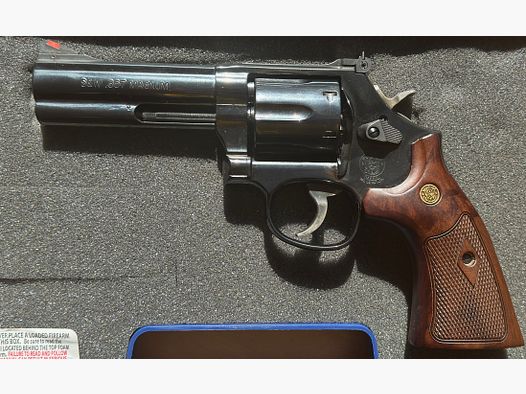 Revolver Smith & Wesson .357Mag  .38Special  Model 586 4