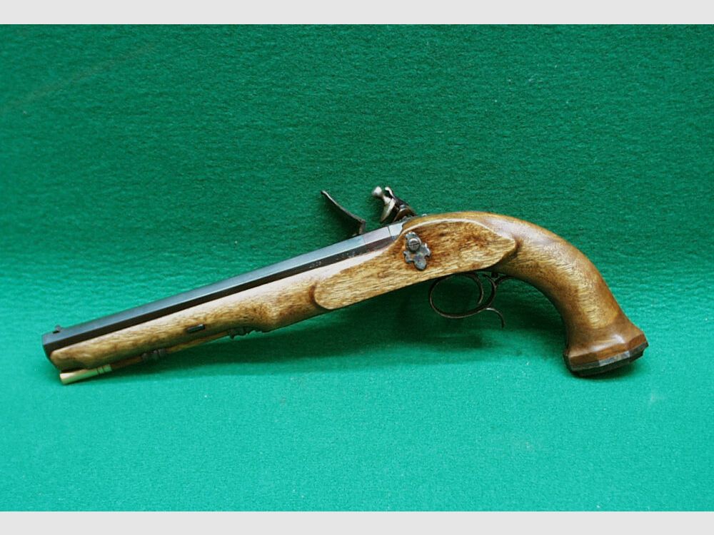 Artax	 pistola de percusión Boutet, calibre 45 liso