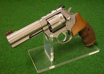 NOWY PODSTAWOWY KOMBAT S&W 686-5 4" Cal 357 Magnum