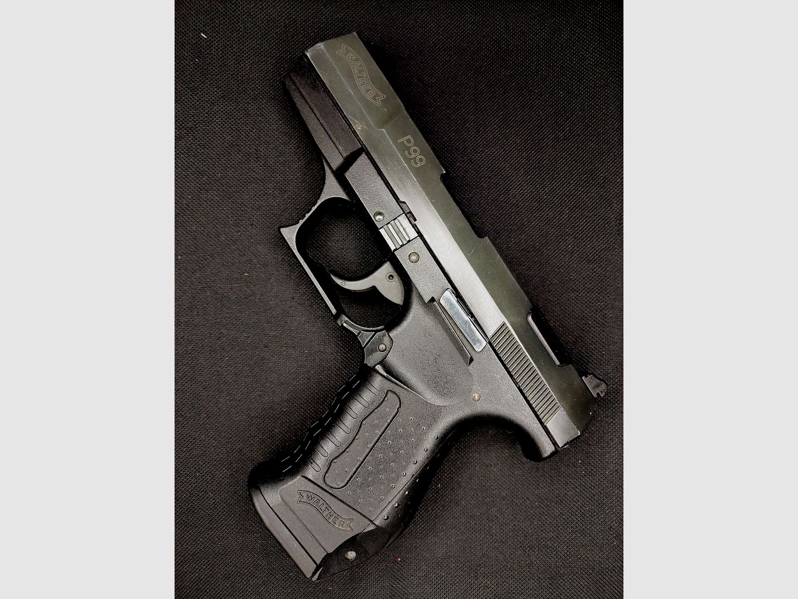 Walther P99 Schreckschuss Pistole 9mm P.A.K. (PTB 637) mit 2 Magazinen