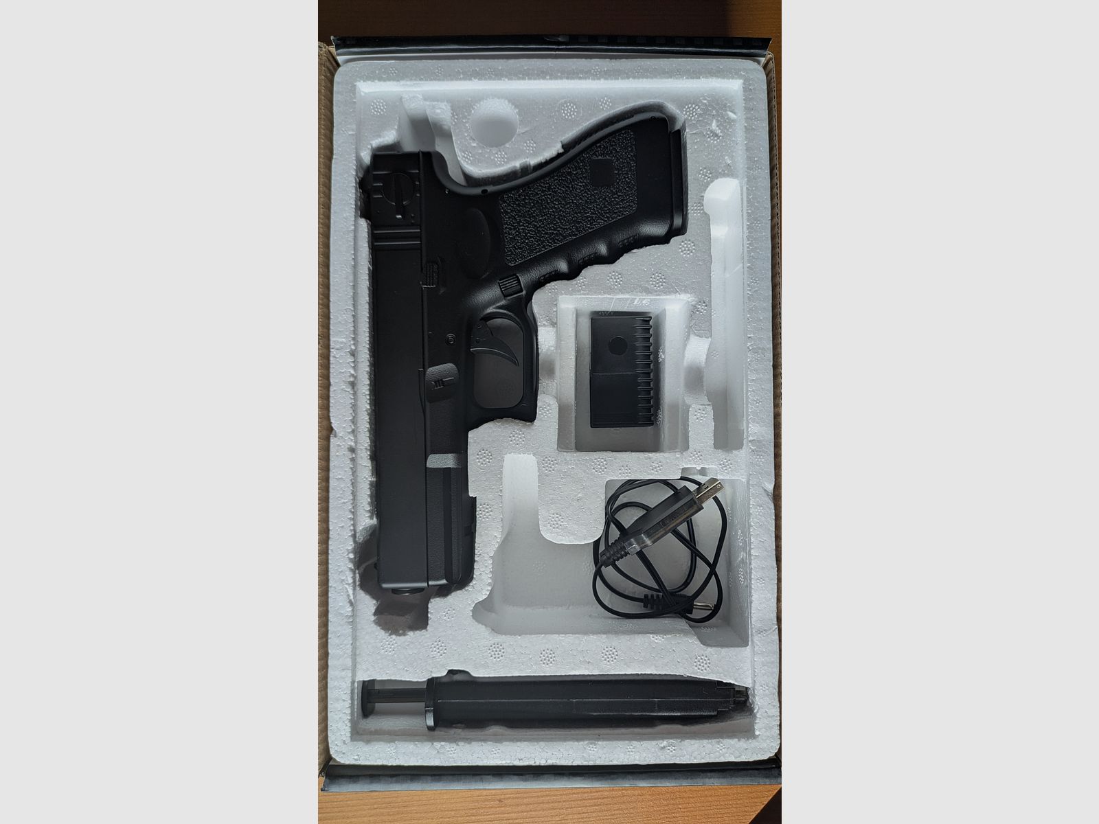 Cyma G18C AEP Pistol (CM.030)