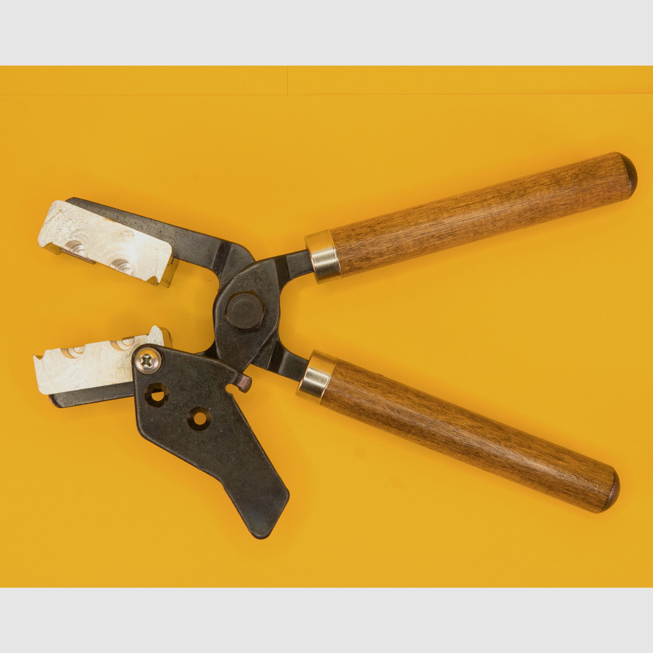 Lee 2-fach Kokille mit Handgriffen im Kaliber .358 Wadcutter Geschossgewicht 148 grs 