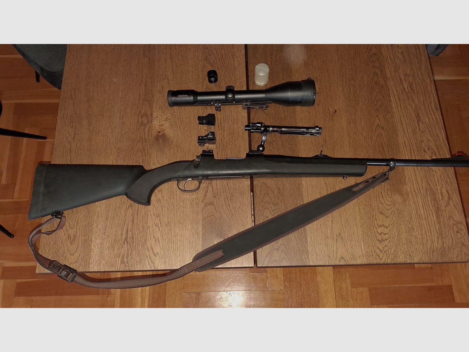 Mauser 98 „Forest“ in calibro 9,3x62 – pacchetto completo (Swarovski 8x56 + Docter Sight)