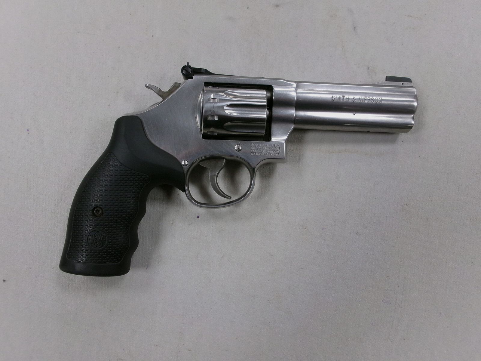 SMITH & WESSON 617 CAL. 22 L.R. d'occasion, image 2 sur 4