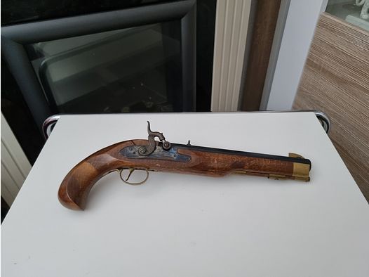 Front-loading pistol Dikar model Kentucky caliber .45