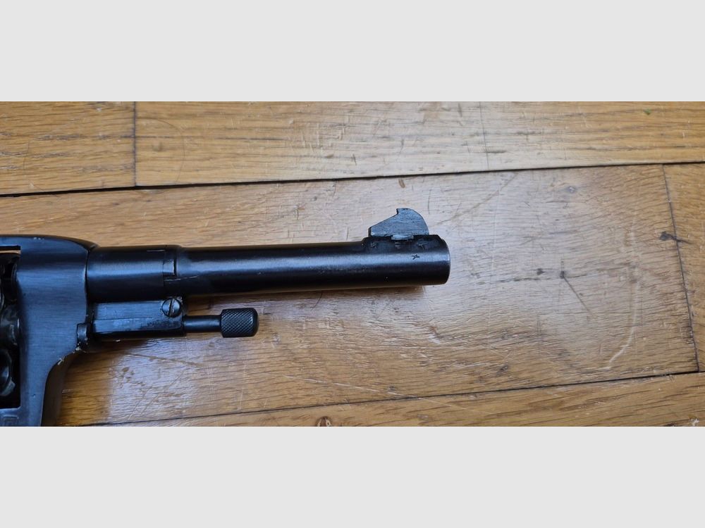 Beau Revolver russe Modèle 1895 dit Nagant – Arsenal de Tula – Arme mono-matricule de 1941 – Calibre 7,62 Nagant – Très belle mécanique – Beau bronzage – Bon canon – Etui soviétique au modèle avec sa baguette de nettoyage – Arme en BE+/TBE, image 23 sur 31