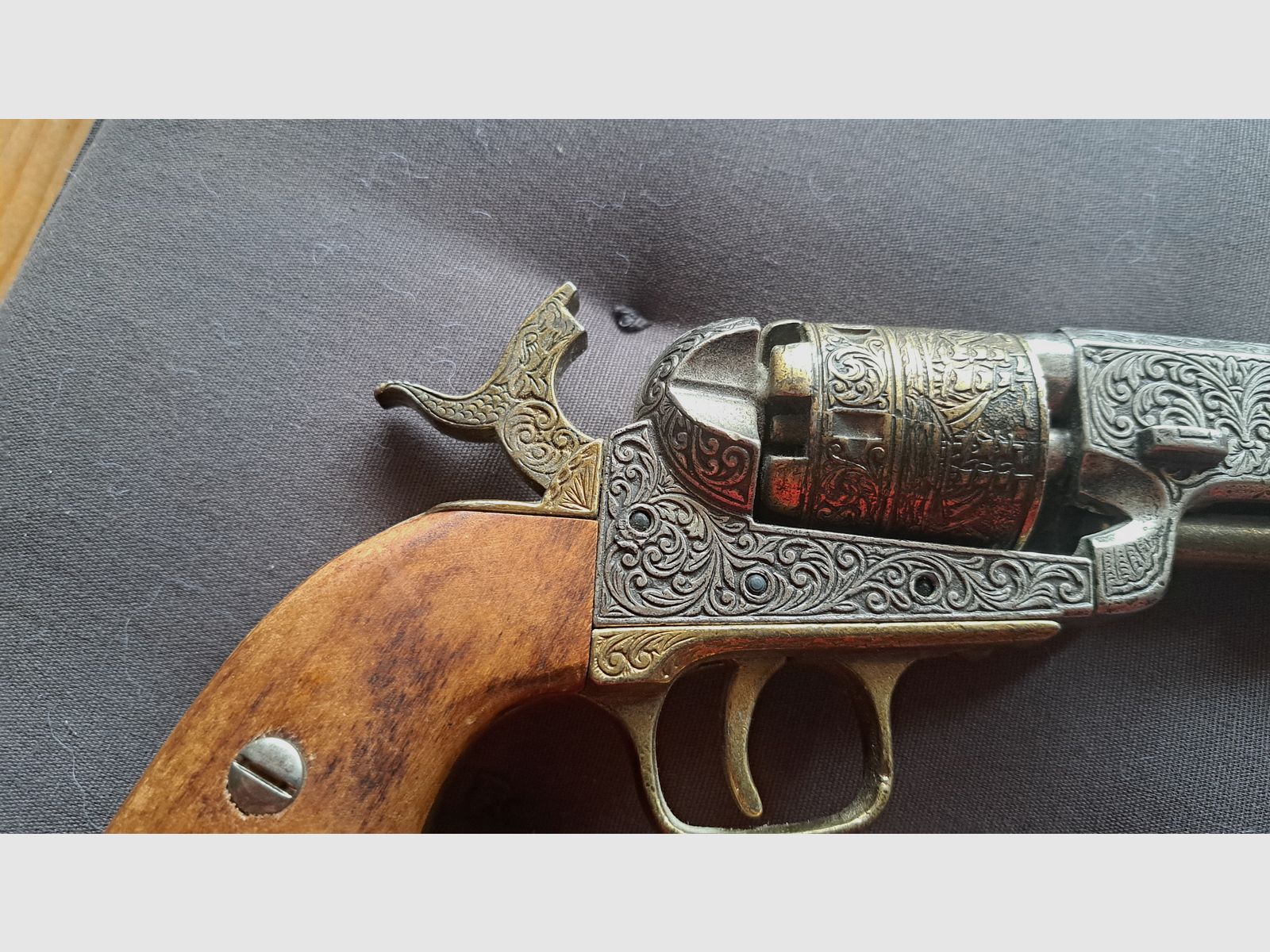 Broń dekoracyjna Colt Model Navy 1851