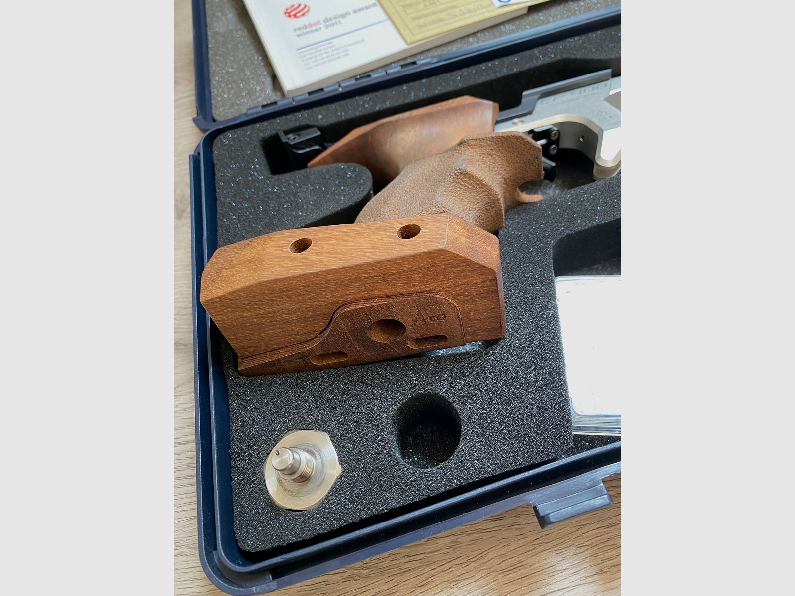 Walther LP 400 ALU Luftpistole mit 3D-Nussbaumgriff (Größe S, Rechtshand) – neuwertiger Zustand