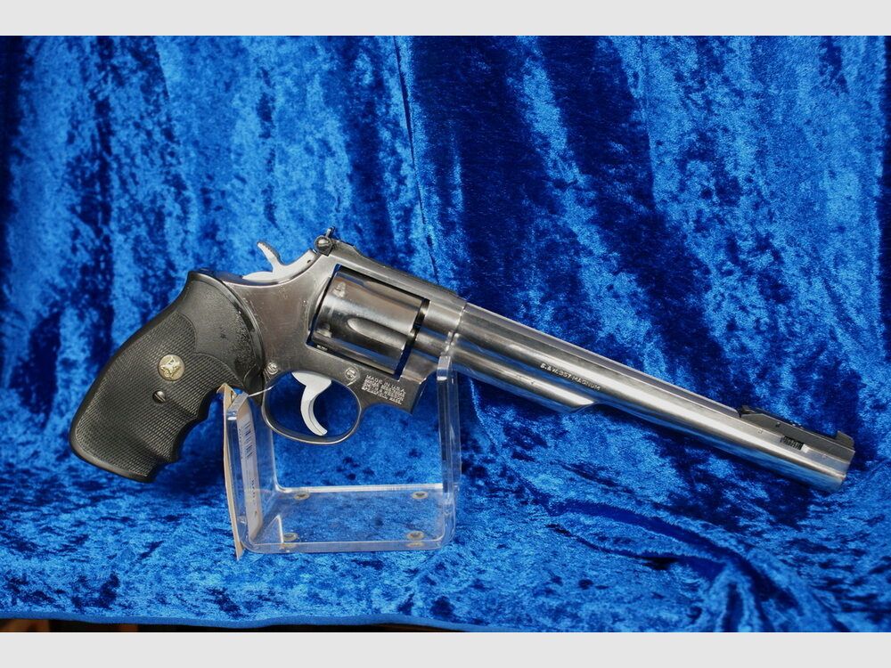 Smith & Wesson	 686