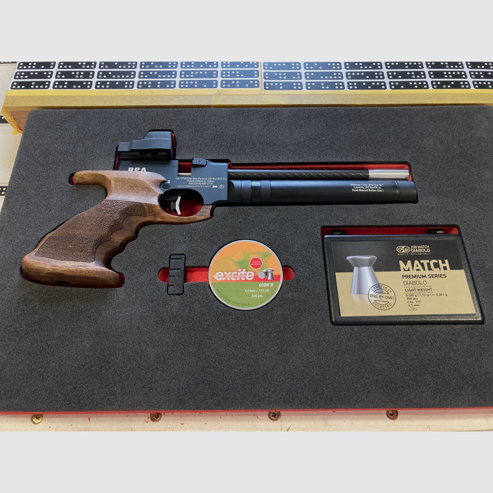 CNC-gefräste Koffereinlagen aus festem Schaumstoff