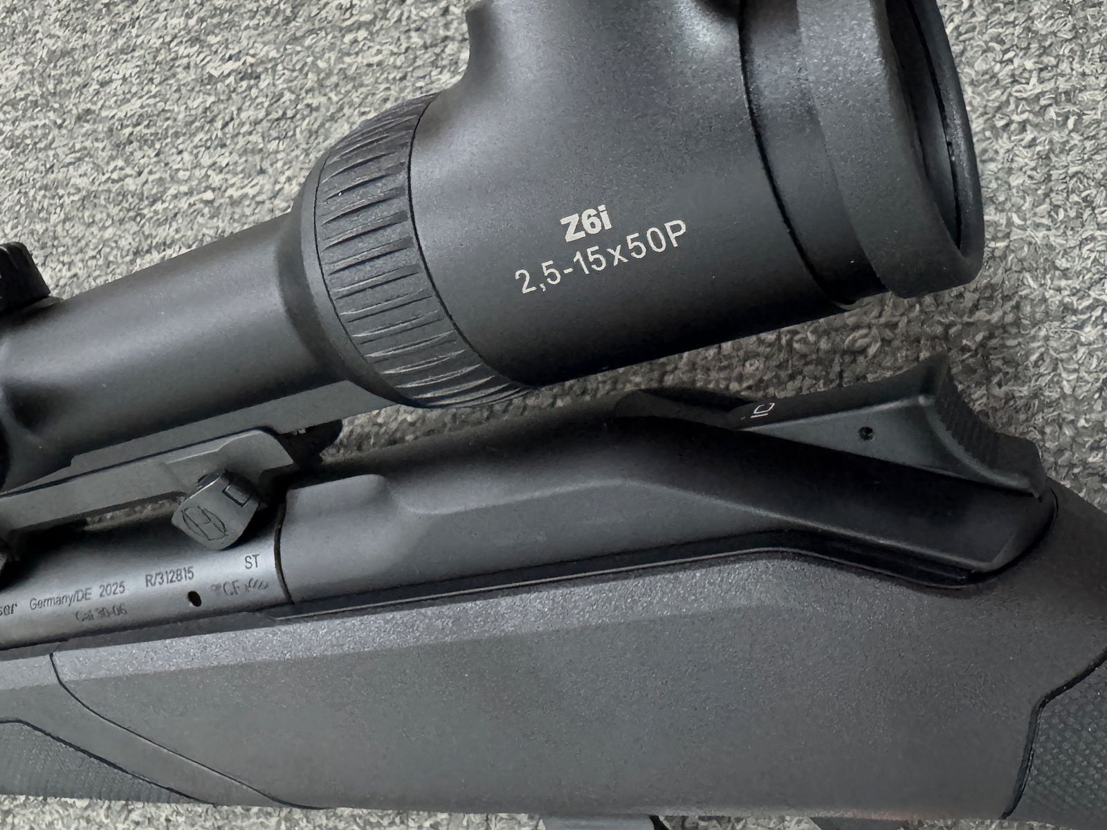 Blaser R8  2.0 Professional .30-06 + M15x1 + LL 52cm + Swarovski Z6i 2.5-15x50 P - New weapon