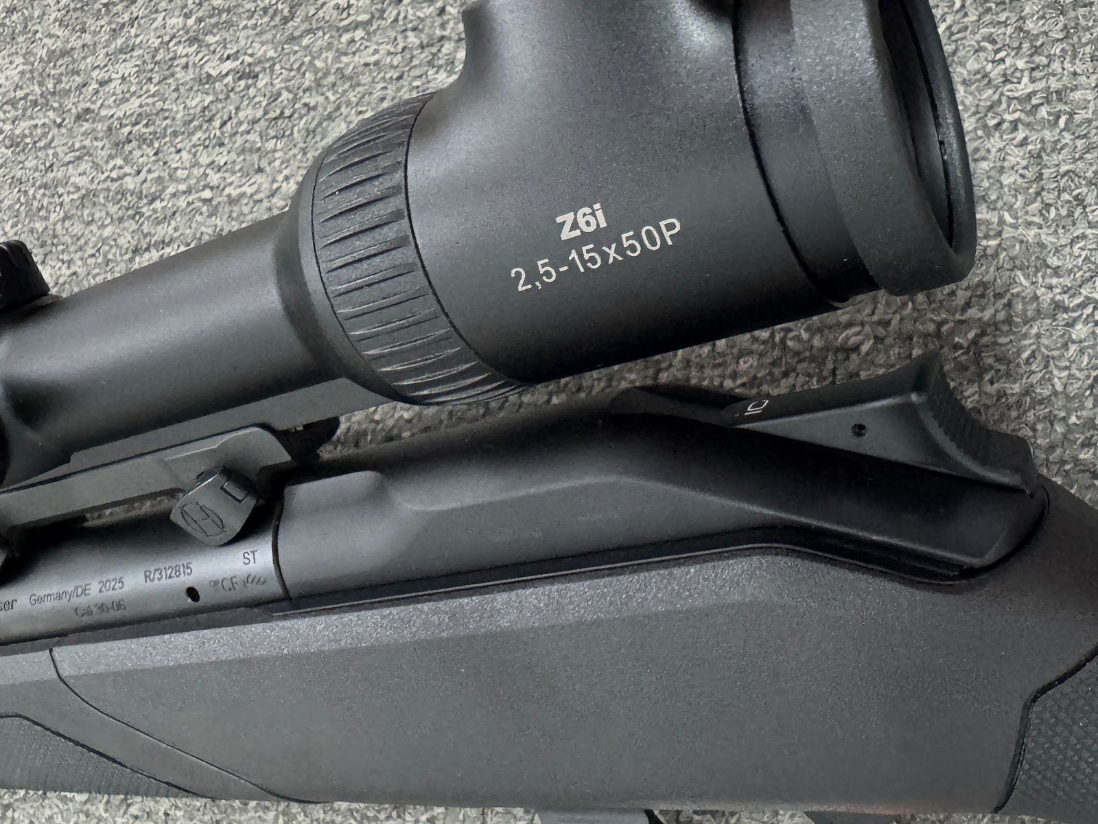 Blaser R8  2.0 Professional .30-06 + M15x1 + LL 52cm + Swarovski Z6i 2,5-15x50 P - Neuwaffe