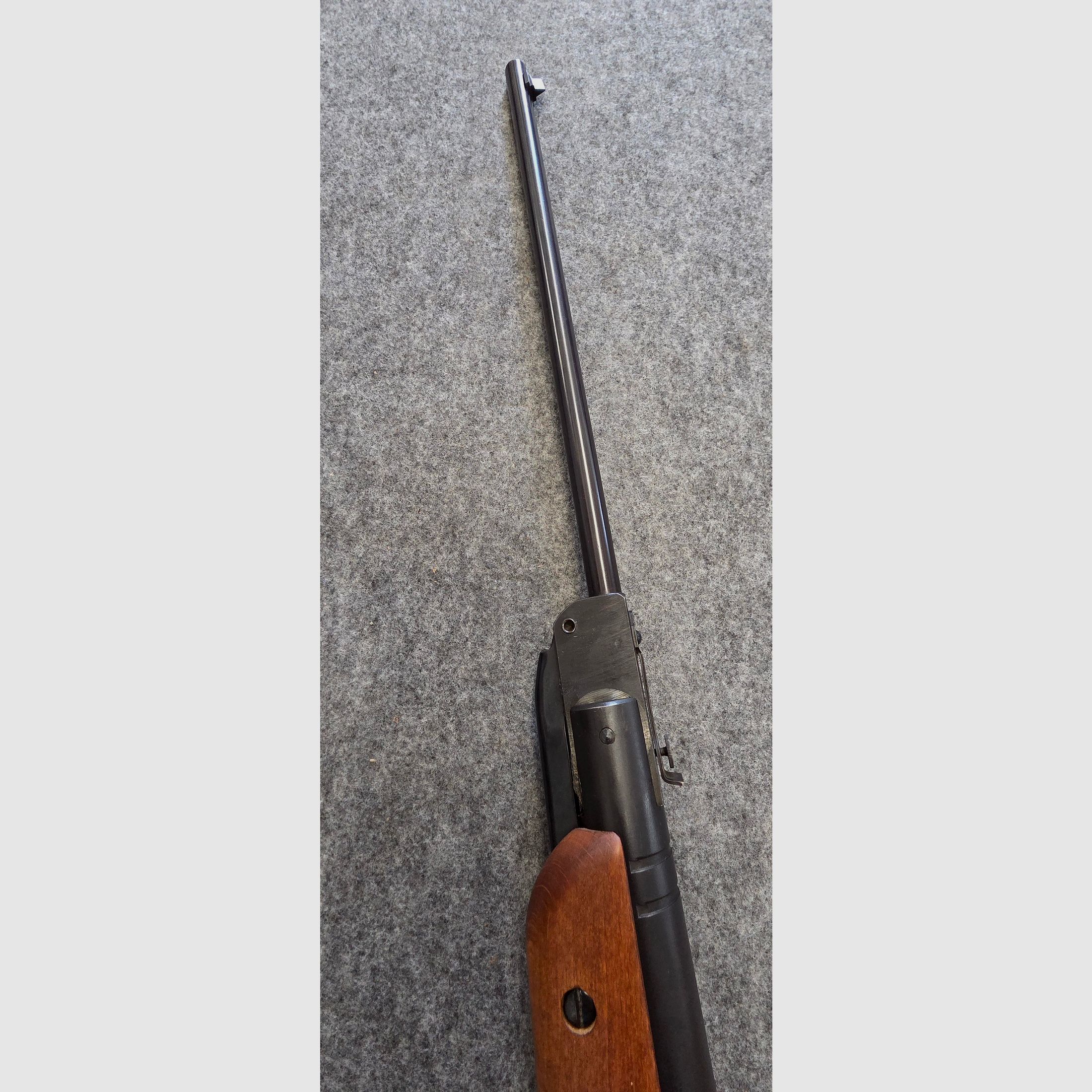 Rzadko z bezpiecznikiem i w dobrym stanie Haenel Mod. 300 kal. 4,5mm Diabolo Knicker