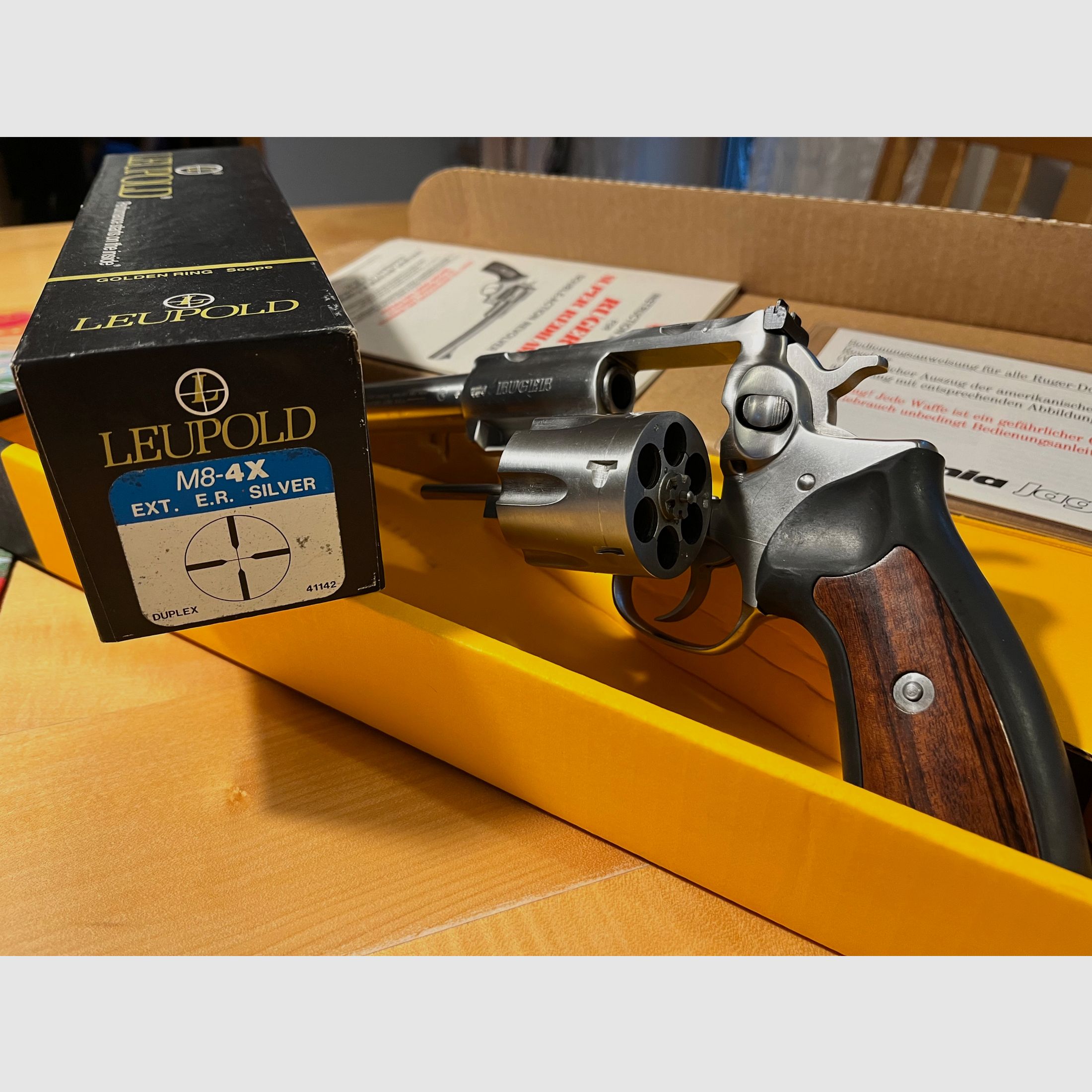 Super Redhawk .44Mag 9,5 Zoll Lauf mit Leupold Zielfernrohr und Klemmmontage , Bild 1 von 6