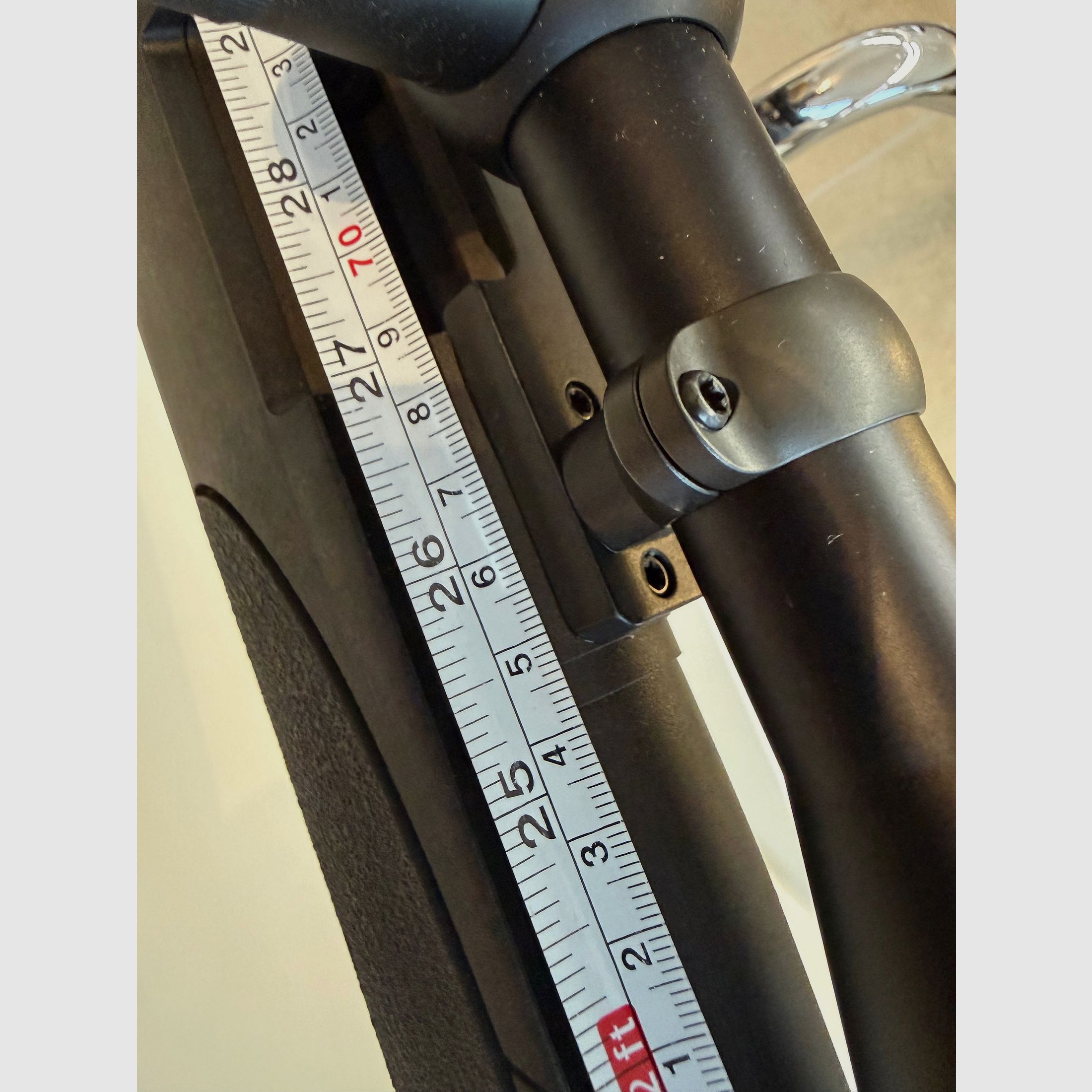 Fucile a ripetizione Remington 700 in calibro .223 REM con ottica Leupold 6–18 VX-II