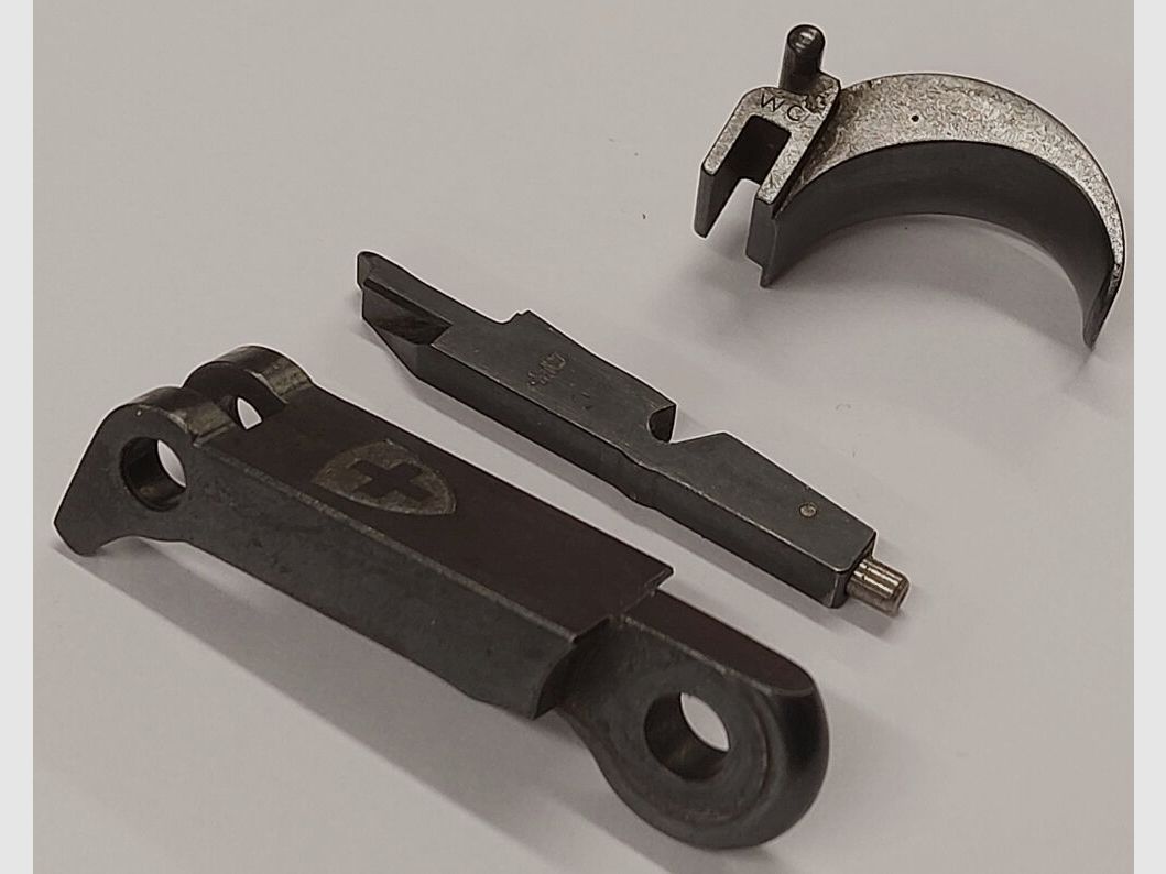 Waffenfabrik Bern Konvolut verschiedene Teile für Schweizer Ordonnanzpistole Parabellum im Kaliber 7,65mmPara W+F, P08