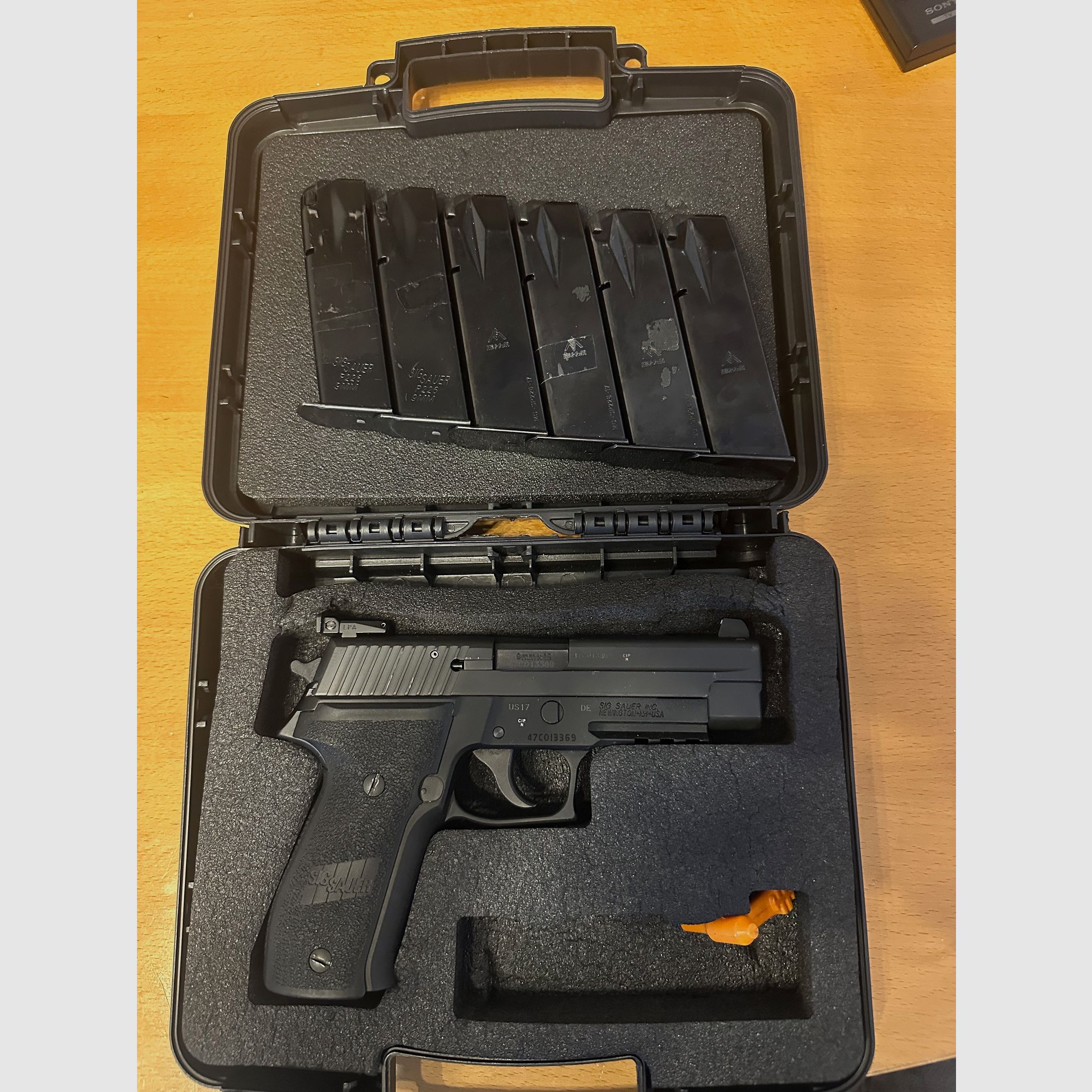 SIG Sauer Ha.Pistol 9mmLuger SIG Sauer P226 US Navy-SEALS (9mmPara/9x19) and HOLSTER