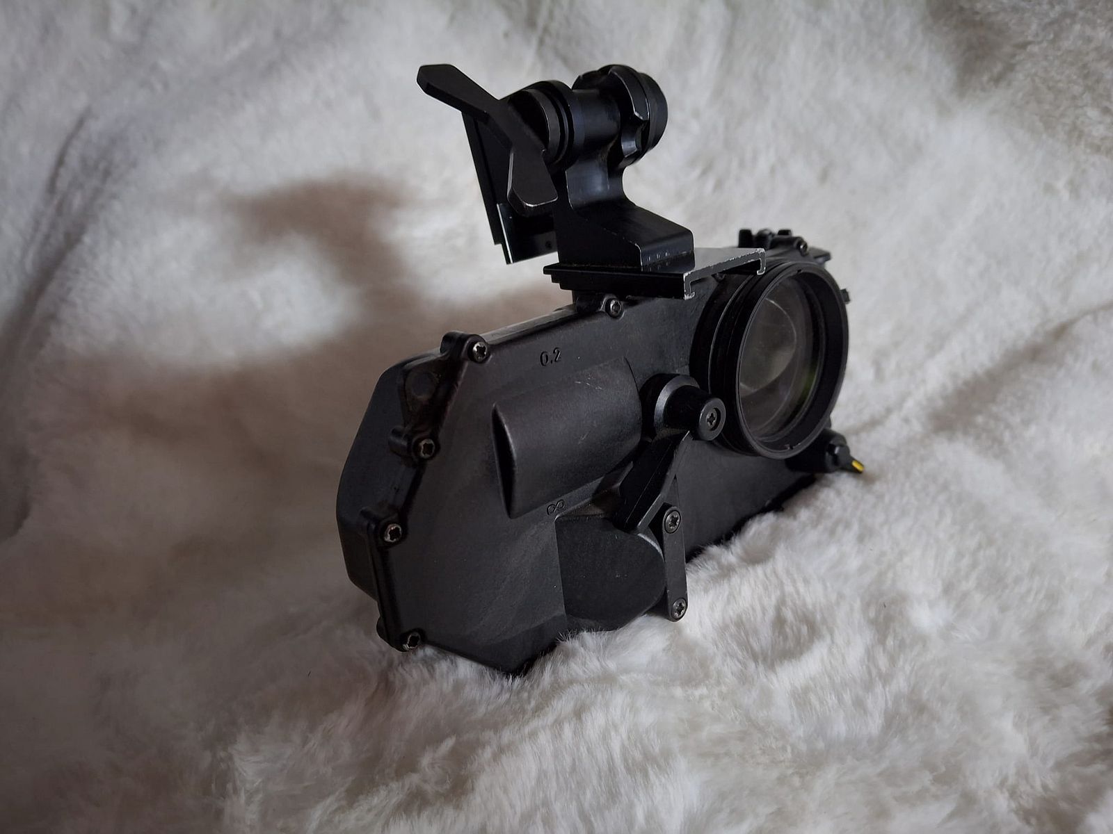 Nachtzichtversterker met helm- en hoofdbevestiging