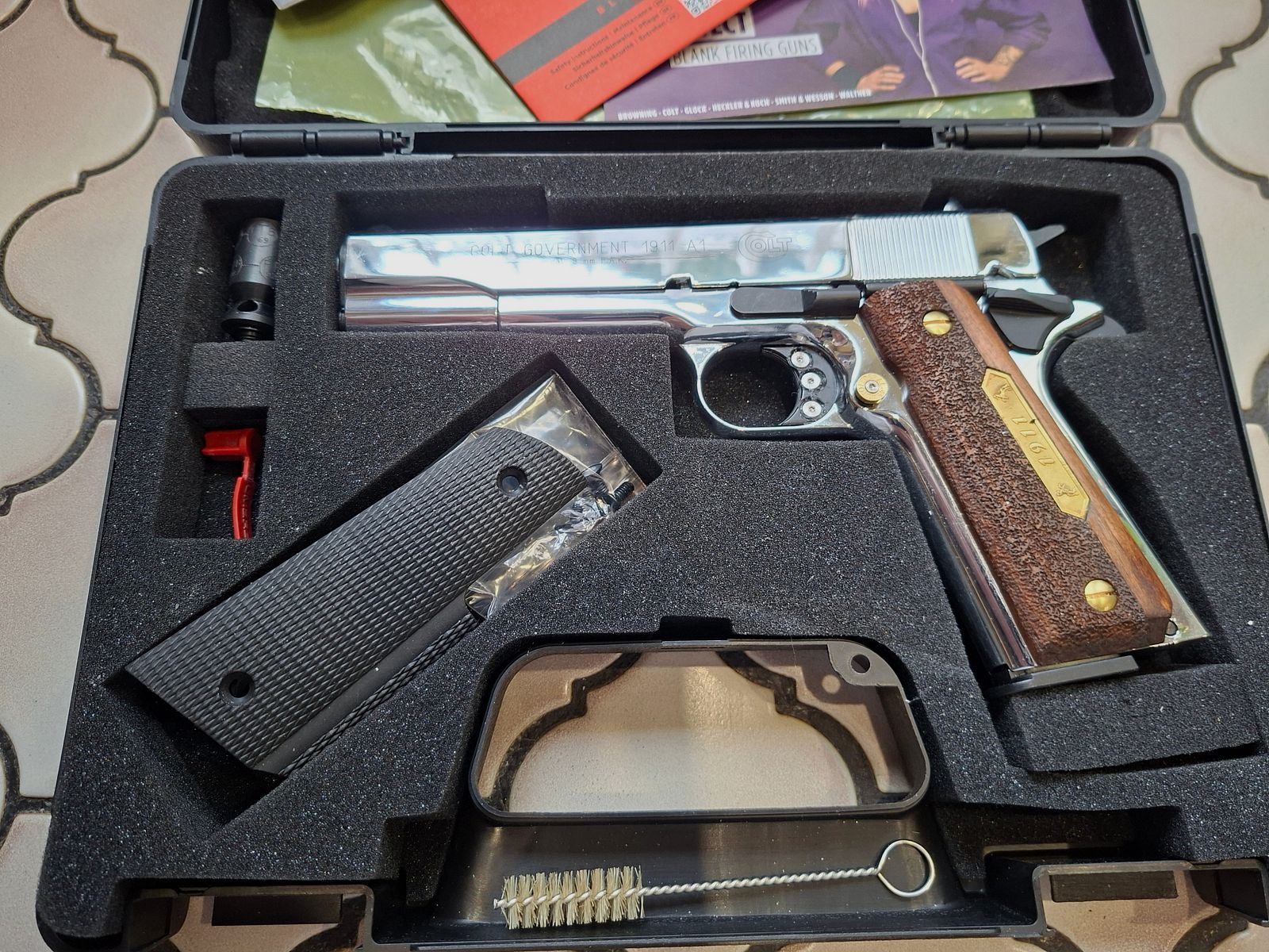 Colt 1911 Chrom, neu, unbeschossen, lange Federführung, Sammlerstück.