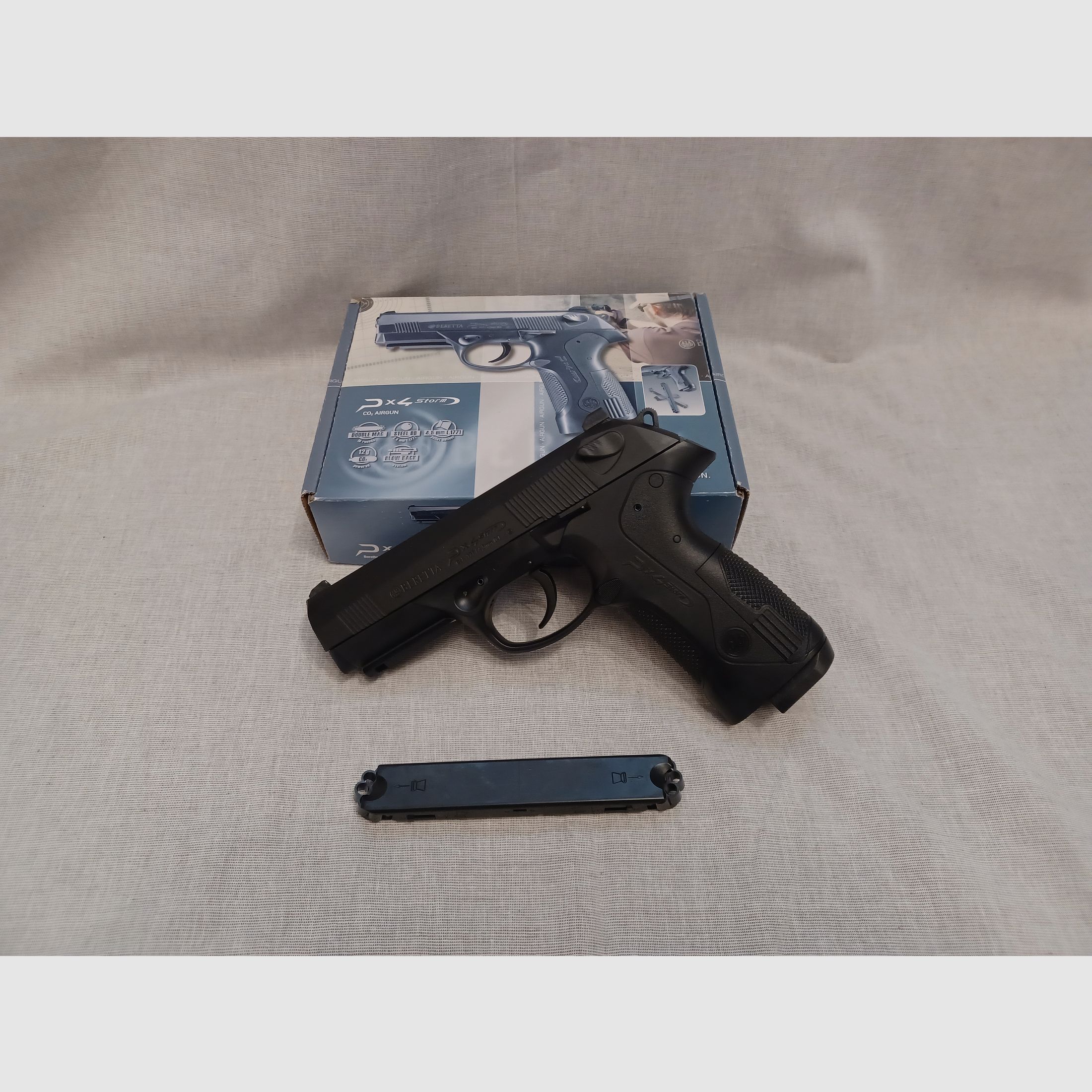 Beretta Px4 / 4,5 mm Diabolo / BlowBack / CO2 / Pistole / OVP (25)