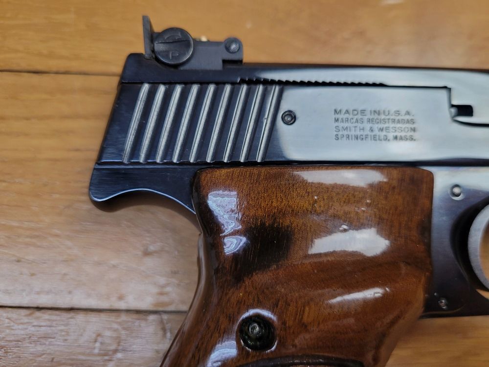 Superb Pistole Smith & Wesson Mod.41 – Kal.22LR – Ganz aus echtem Stahl – 100% Brünierung – Mechanik und Lauf erstklassig – 2 Smith Magazine – eine der niedrigsten Waffen, die je hergestellt wurden – TBE++, Bild 4 von 18