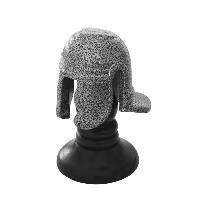 Miniatura di elmo romano su supporto