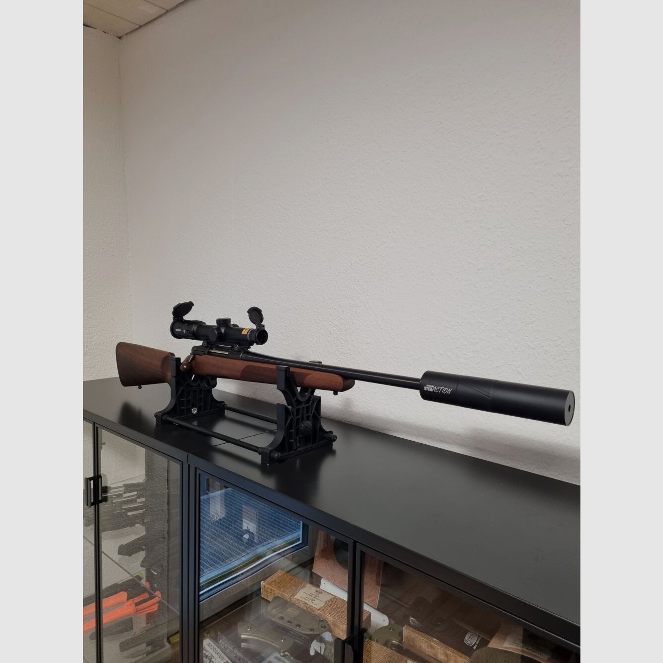 Steel Action HS .308 , Montage , Schalldämpfer, Minox 1-5x24 S, Holzschaft
